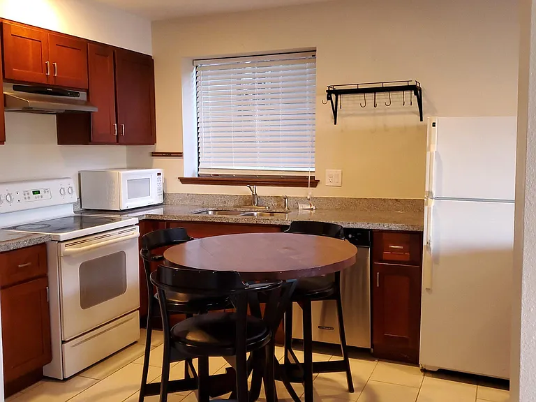 110 Florentia St #B — Photo 8