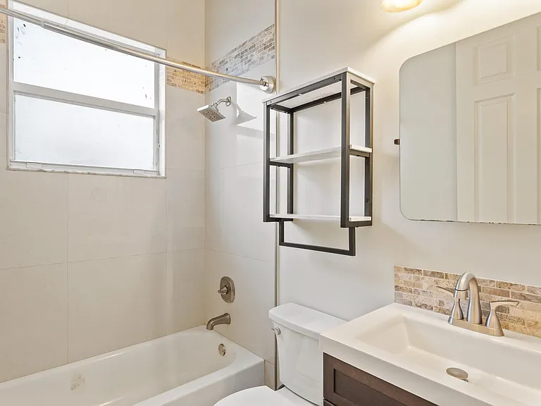 175 NW Willow Grove Ave — Photo 21