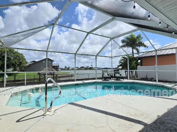 837 SE 3rd Ter, Cape Coral, FL 33990