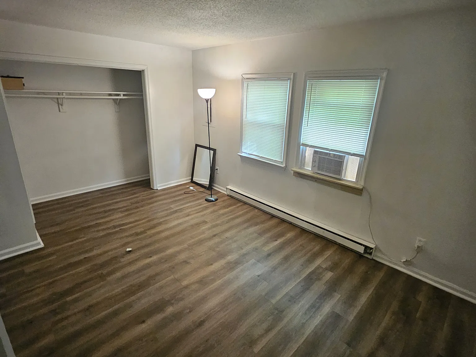 3 bed, 1000 sqft, $1,800 — Photo 2