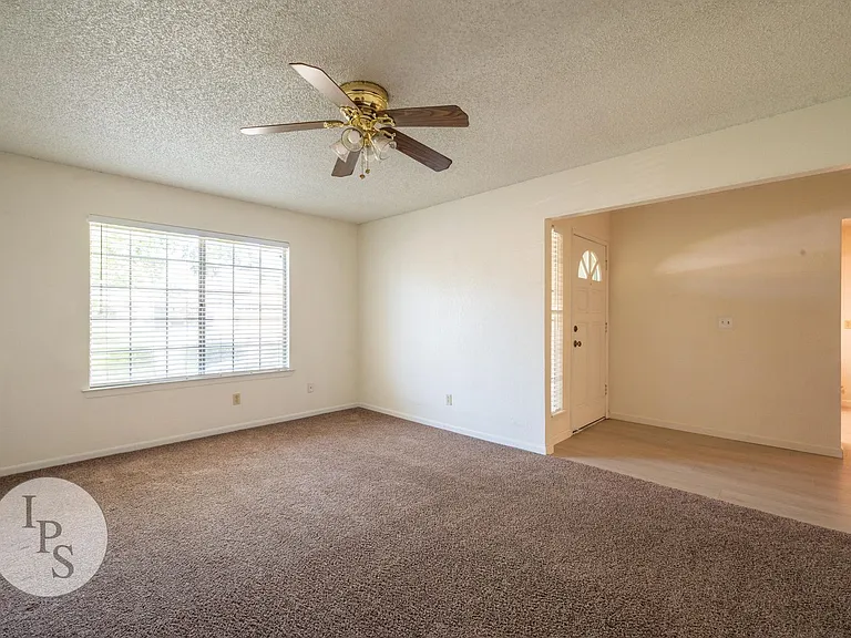 2131 E Cromwell Ave — Photo 5