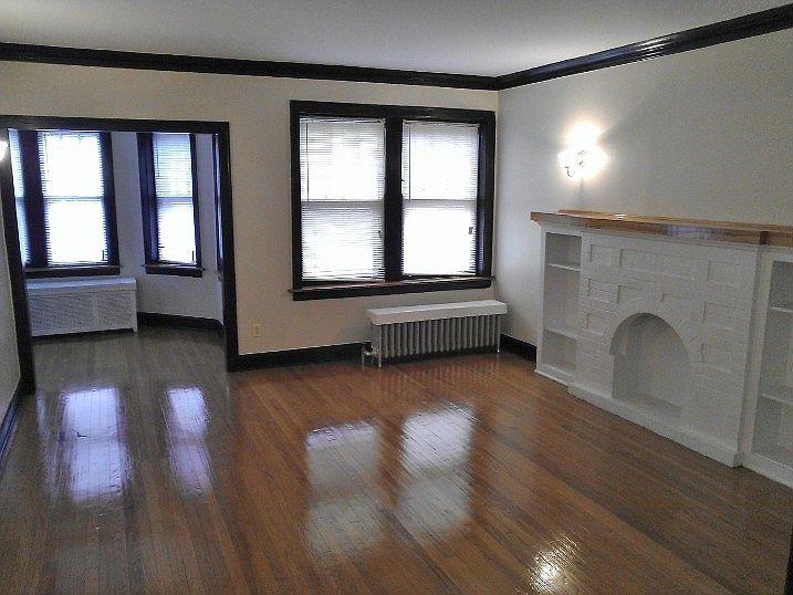 Living room with an adjoining sun room for your plants, to h