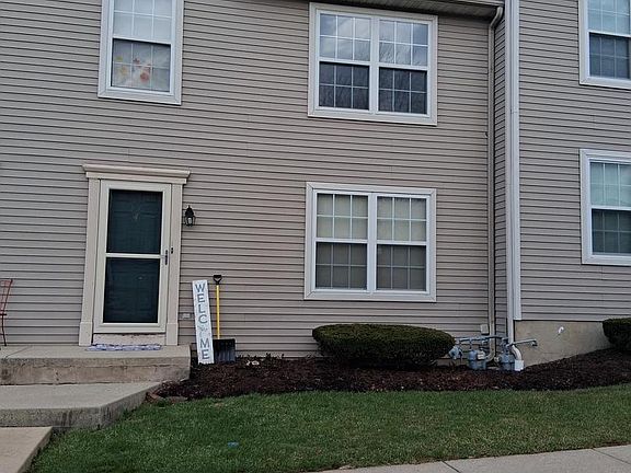 2nd image of 17 Cranberry Rdg #4