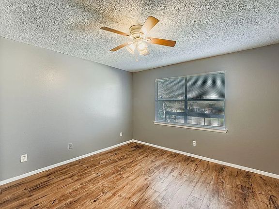 5th image of 1913 W Loop APT D