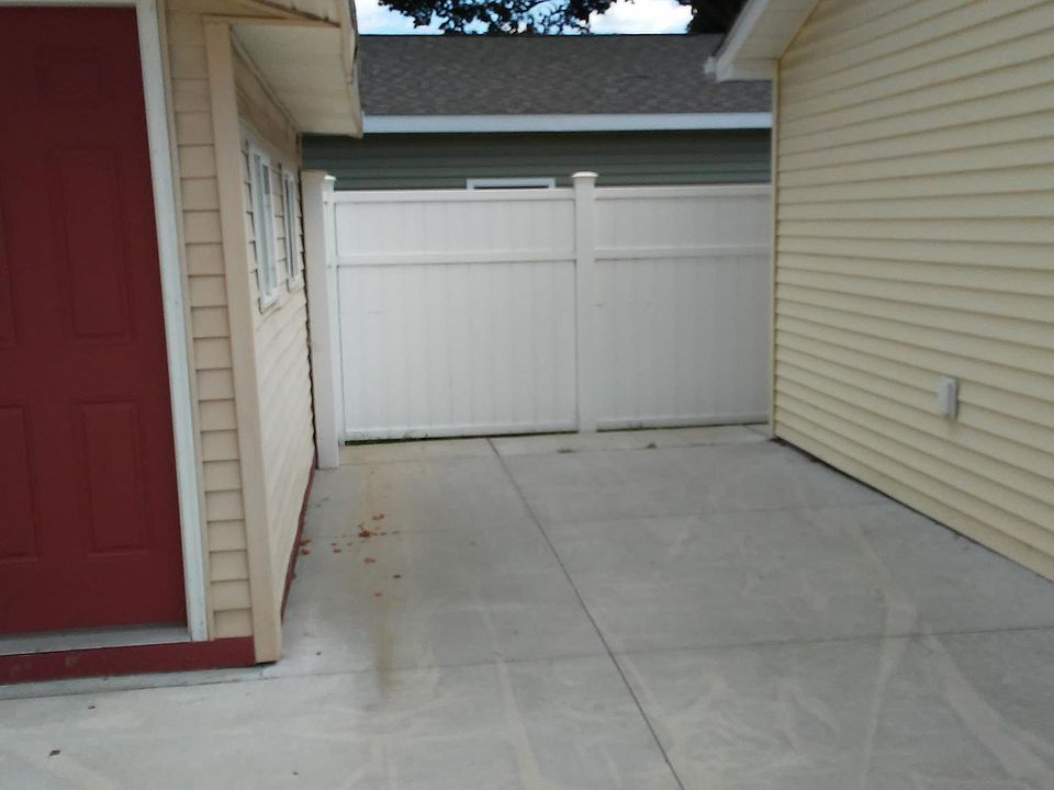 1st image of 117 N 3rd Ave