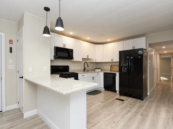 40 Beechwood Rd, Halifax, MA 02338