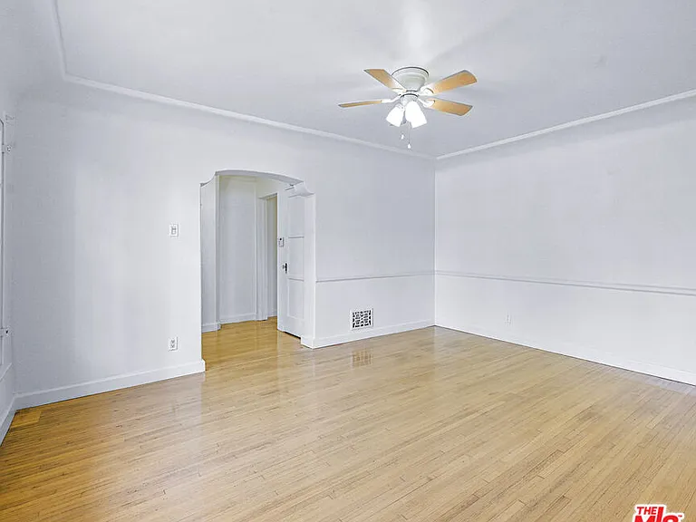 1119 S Crescent Heights Blvd — Photo 25