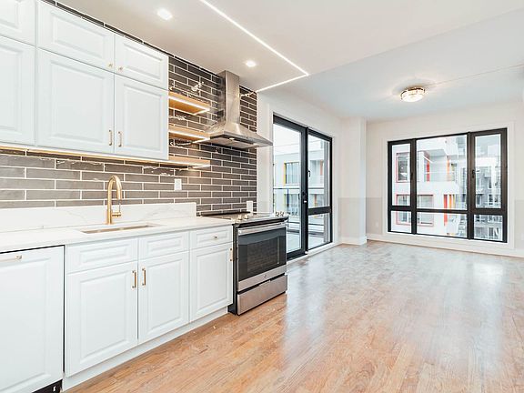 2nd image of 115 Stanwix St #1709