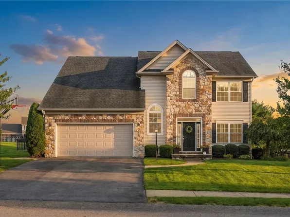 217 Windham Ln, Mars, PA 16046