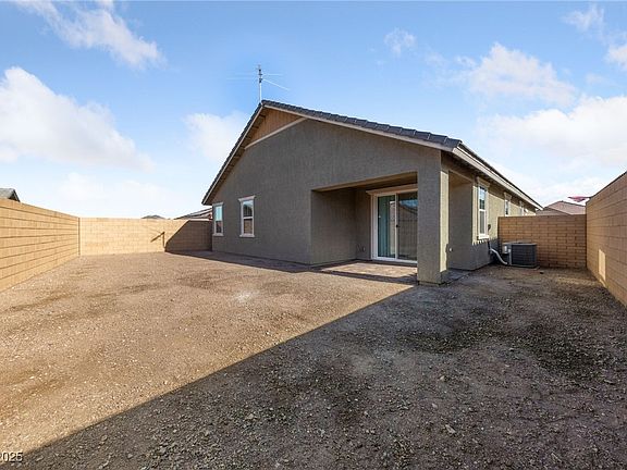 3rd image of 581 Bella Serenata Ct