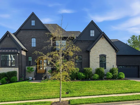 3304 Sarah Bee Ln, Thompsons Station, TN 37179