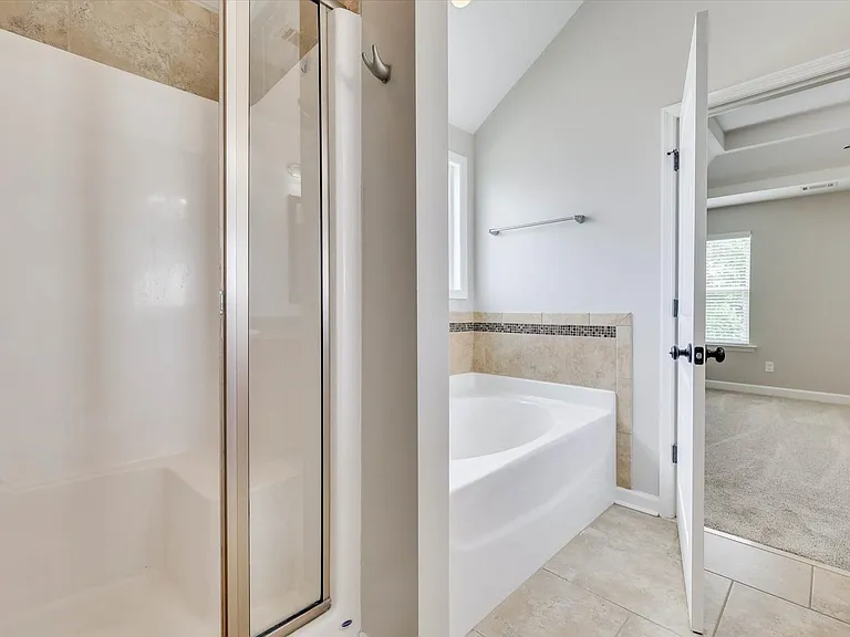 127 Radcliff Dr — Photo 35