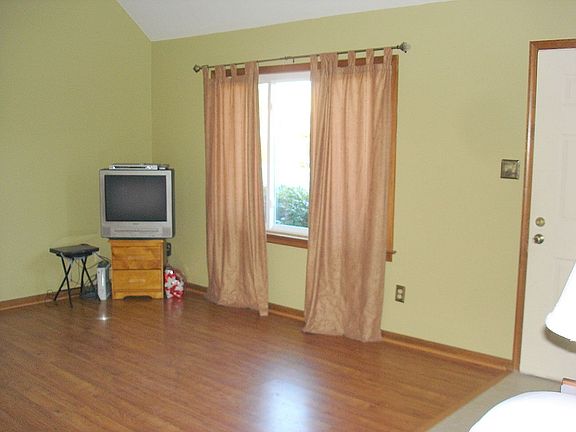 2nd image of 3096 Glastonbury Dr