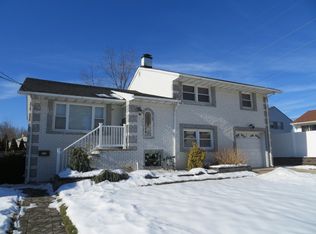 35 Cody St, Fords, NJ 08863