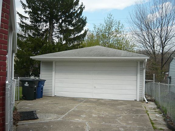 2nd image of 1621 Stieber St