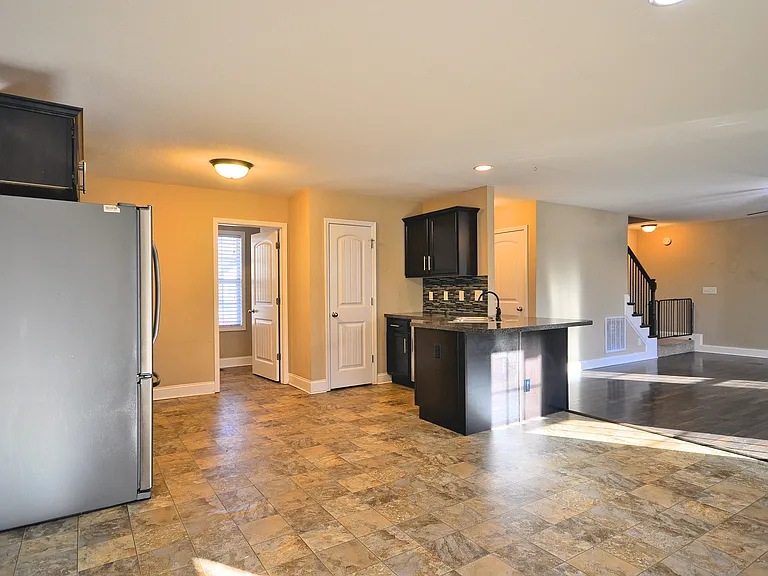 446 Cyprus Ct — Photo 10