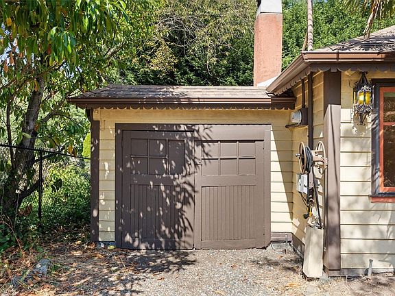 4th image of 1030 Falmouth Rd