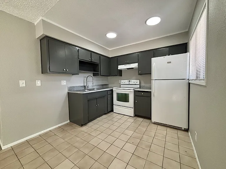 3350 Cambridge St #4 — Photo 4