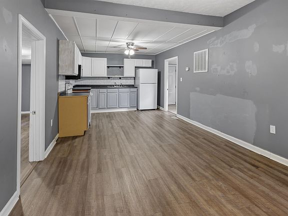 5th image of 208 Pine St