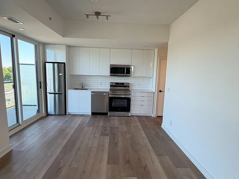 33 Erie Ave #508 — Photo 6