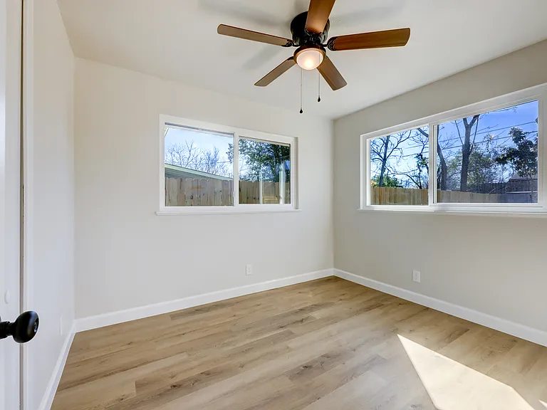 511 Arbor Ln — Photo 14