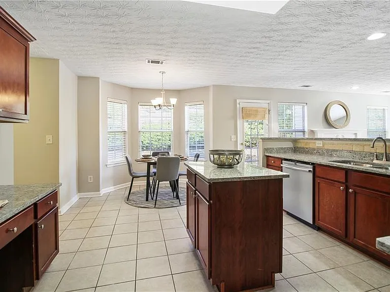 4001 Oak Crossing Dr — Photo 11