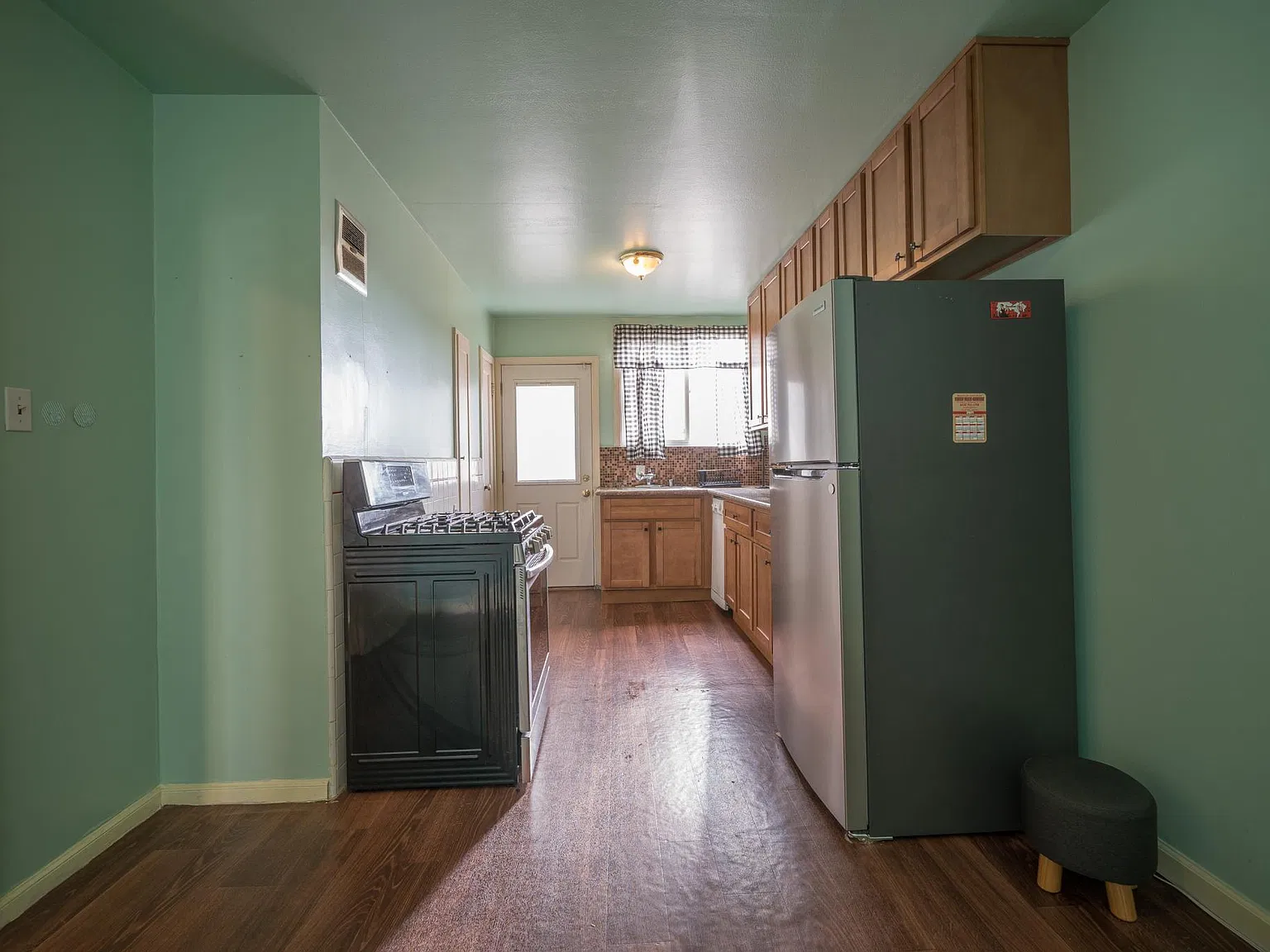 2 bed, 1100 sqft, $3,100 — Photo 3