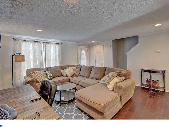 4th image of 20 N Merriment Dr