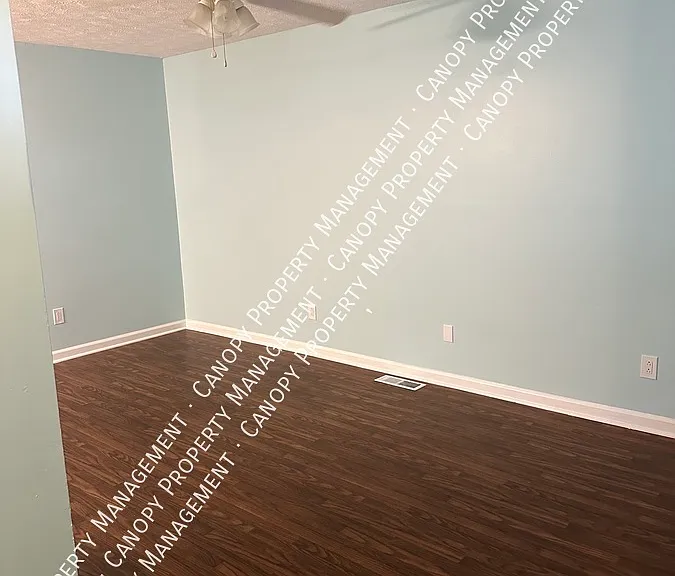 724 Charles Ave — Photo 6