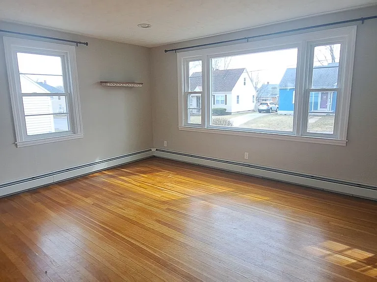 14 Glendale Ave — Photo 5