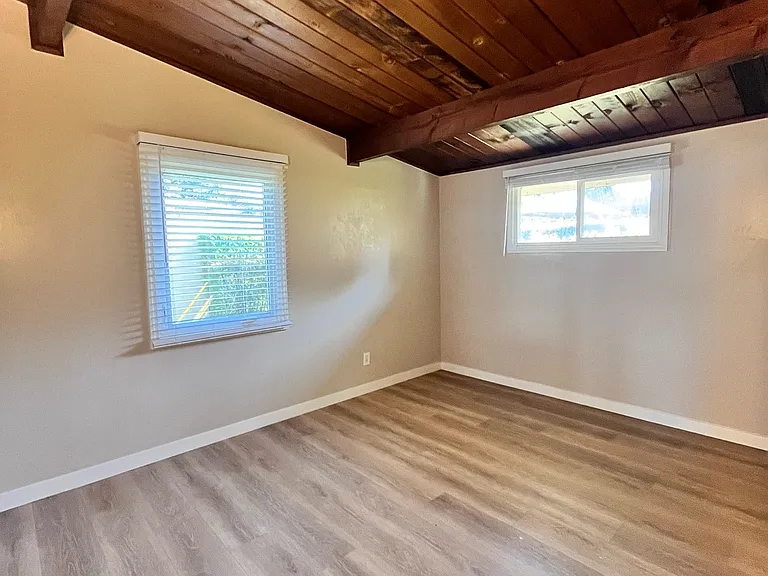 703 E Linfield St — Photo 15