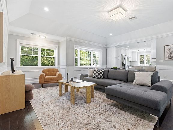 2nd image of 34 Drinkwater Ave