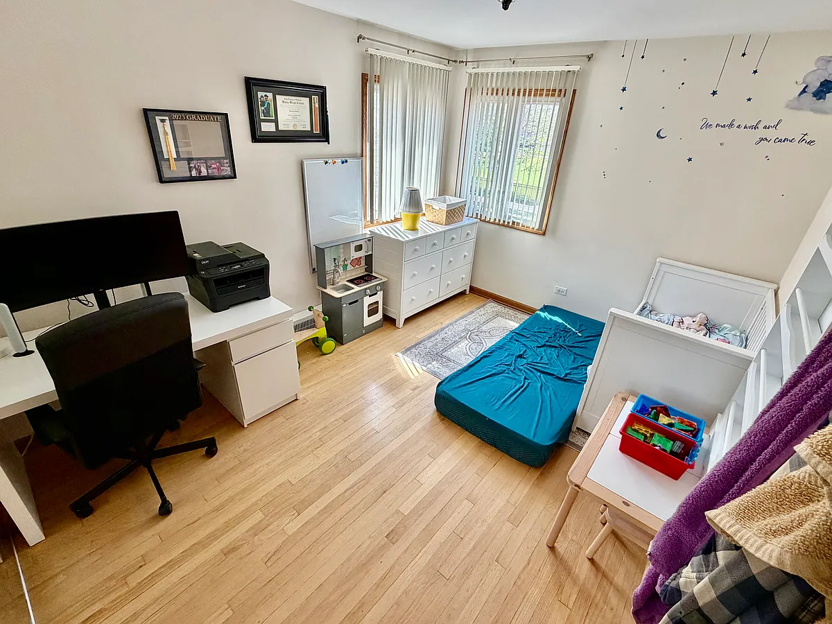 Photo 1 of 13 - 5450 W Higgins Ave #6 - Chicago, IL Primary Photo - 5450 W Higgins Ave #6