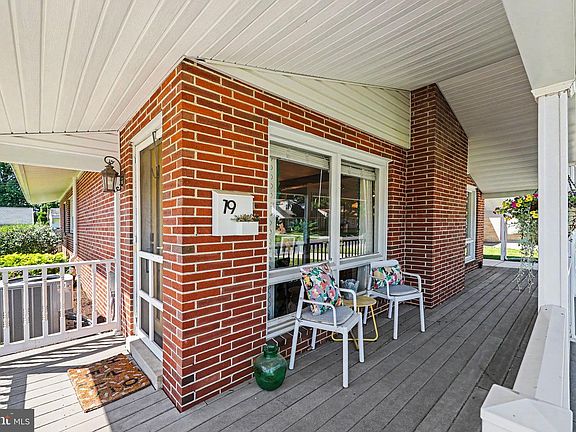 2nd image of 19 Gale Rd