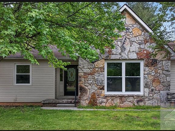4th image of 618 Summit St