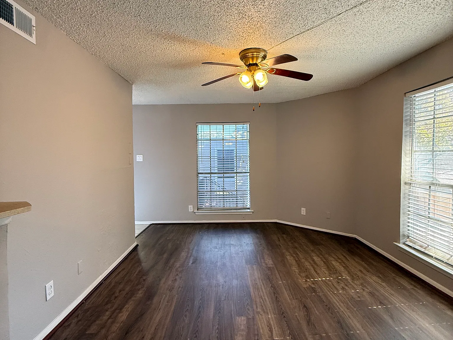 1 bed, 850 sqft, $1,300 — Photo 2
