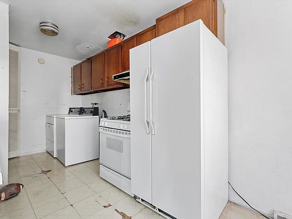 5th image of 1263 Prairie Ave Unit C