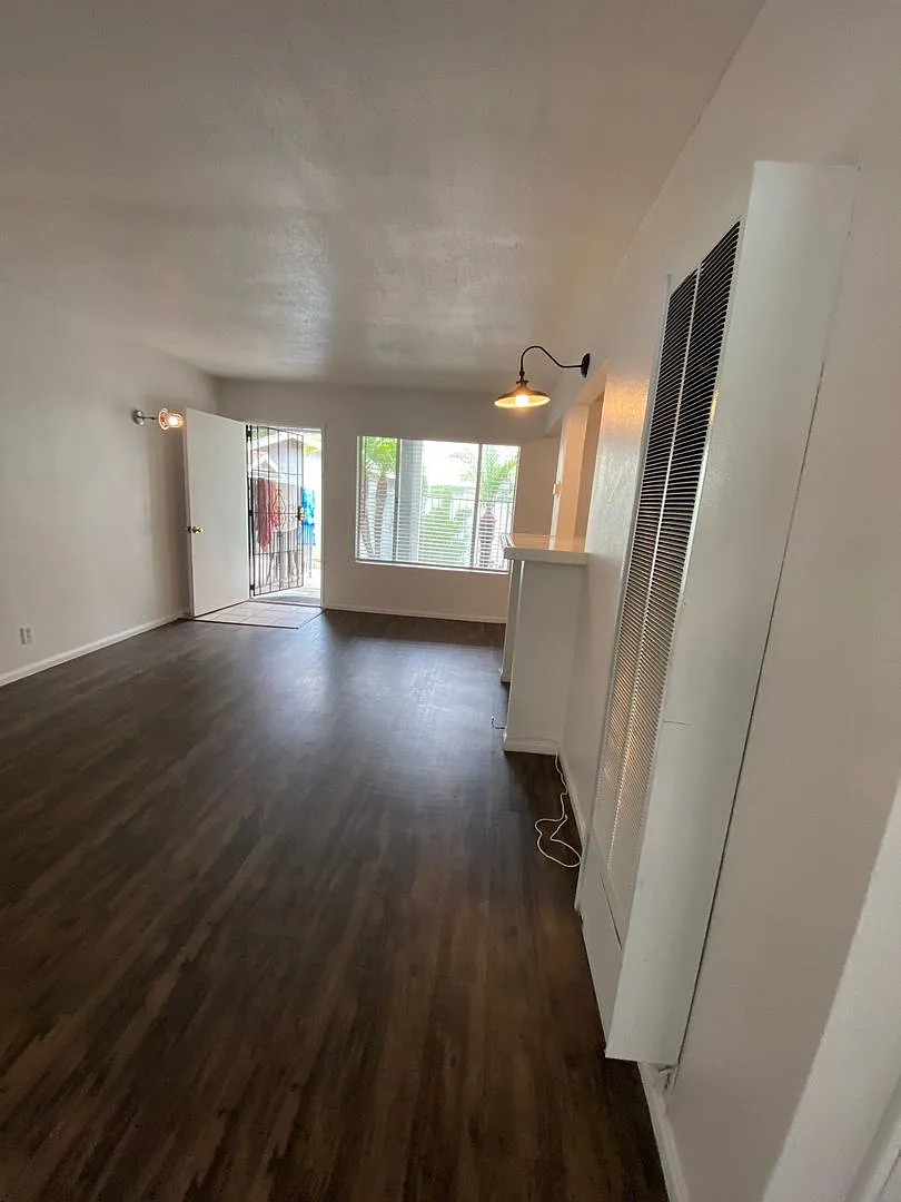 Cozy 2-Bedroom Apartment Just Steps from the Ocean Bluffs! — Photo 4