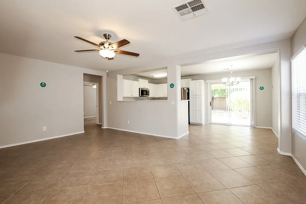 3 bed, 2.0 bath, 1261 sqft, $1,860 — Photo 4
