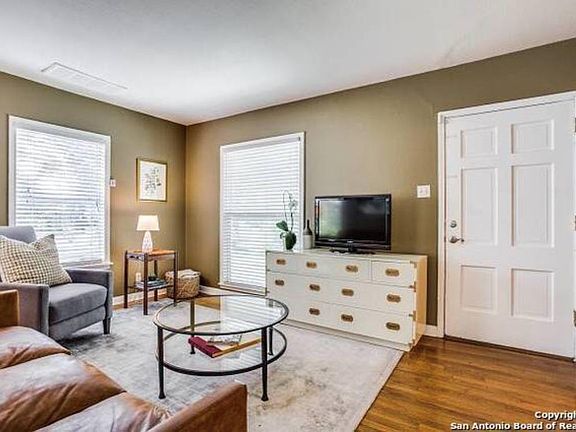 4th image of 206 W Meadowlane Dr