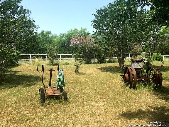 3rd image of 5765 Prairie Rd