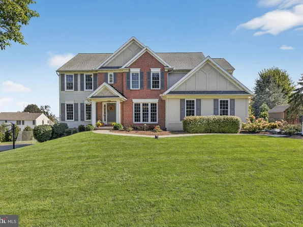 1313 Hyde Park Dr, Lancaster, PA 17601