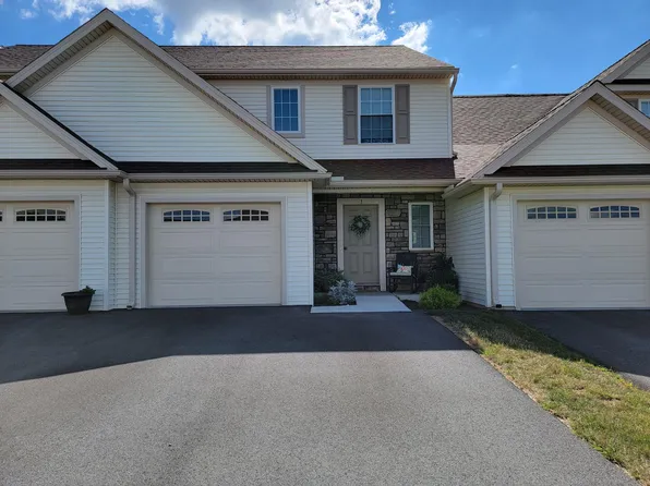 3 Broken Arrow Dr, Elizabethtown, PA 17022