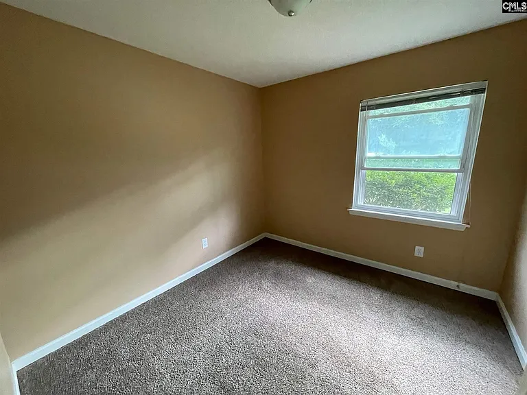 1044 Charlotte St — Photo 4