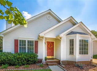 1 Crestbrook Ct, Greensboro, NC 27455