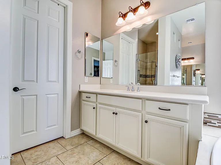 2364 E Susan Dr — Photo 13