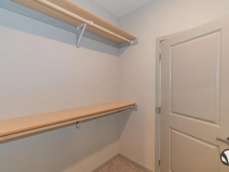 Chateau at Yankee Hill Apartments — Photo 71