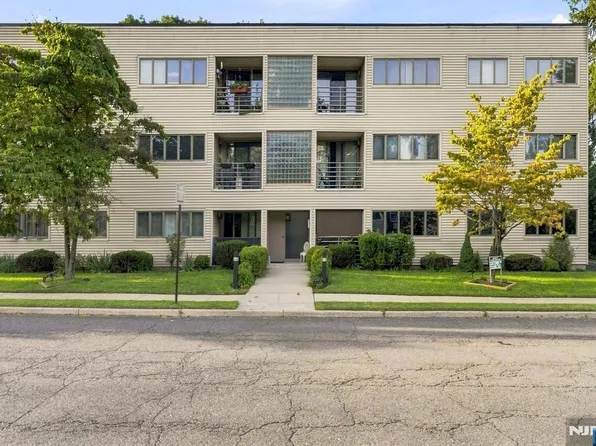 24 Crest Street #2C, Westwood, NJ 07675