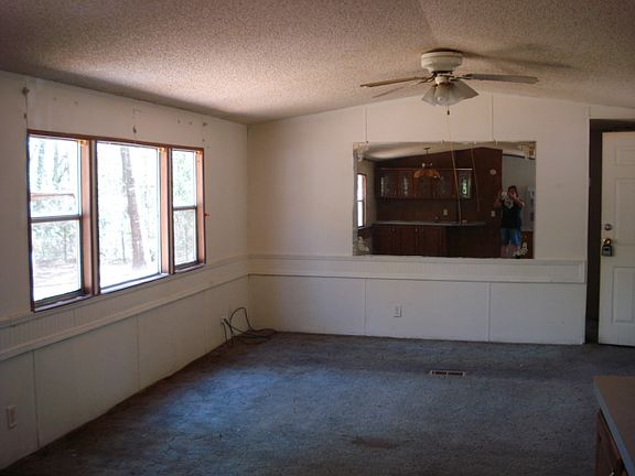 5th image of 26 Leslie Cir