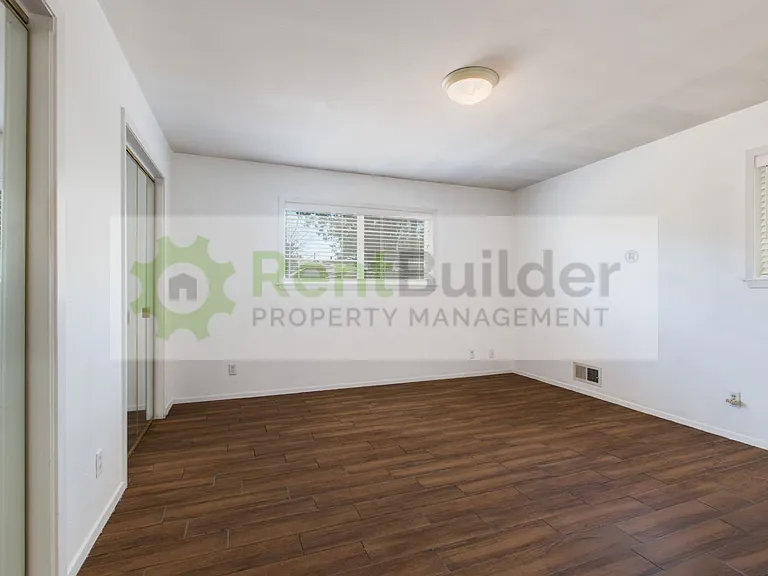 8304 Dellwood Rd NE — Photo 13